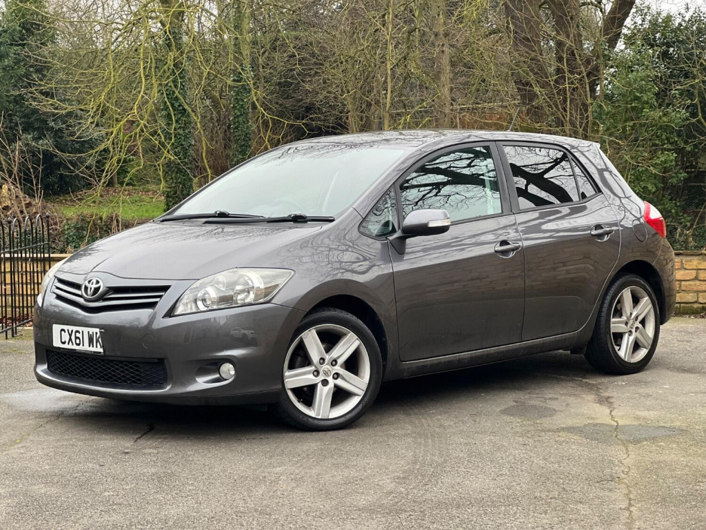 2011 Toyota AURIS